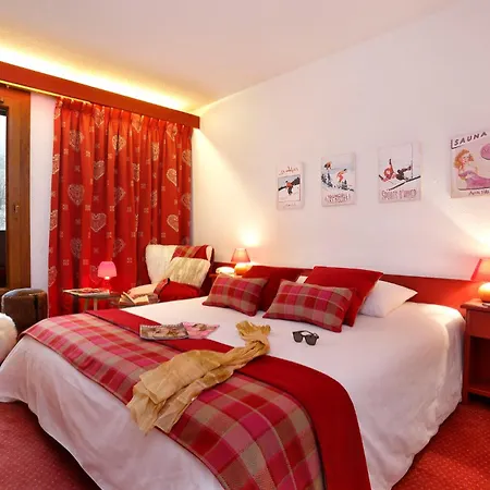 Hotel Du Bourg 3*