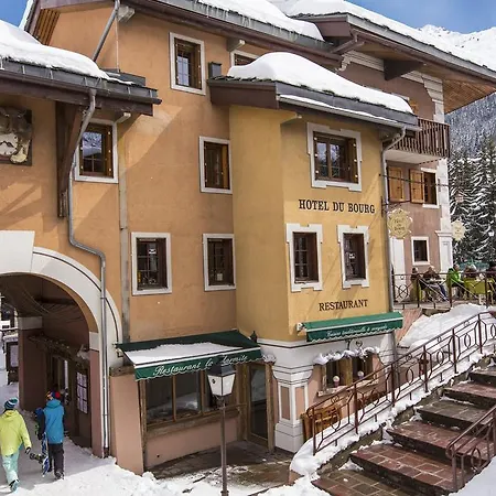 Hotel Du Bourg 3*