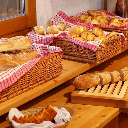 Du Bourg فندق 3*