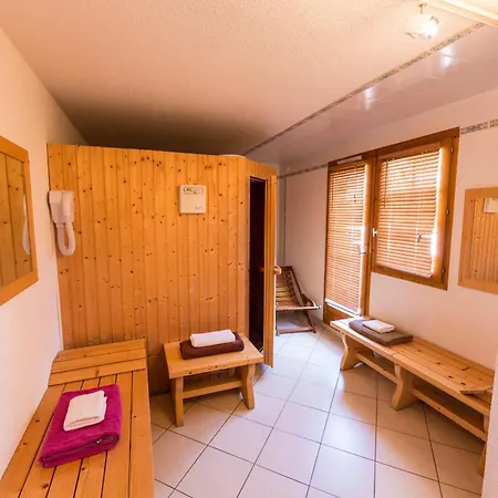 Hotel Du Bourg 3*