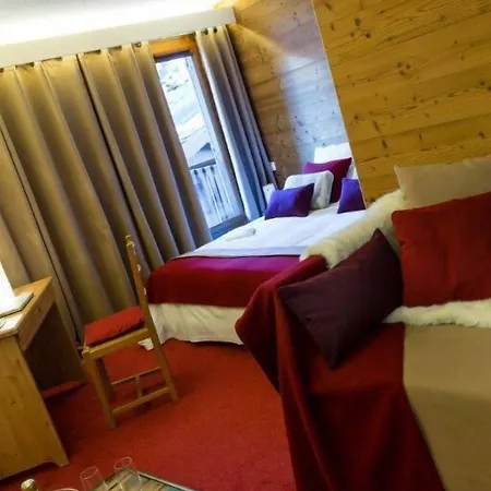 Hotel Du Bourg 3*